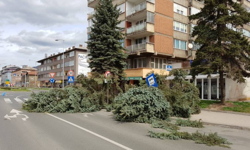Oluja: Udari vjetra do 80 km/h