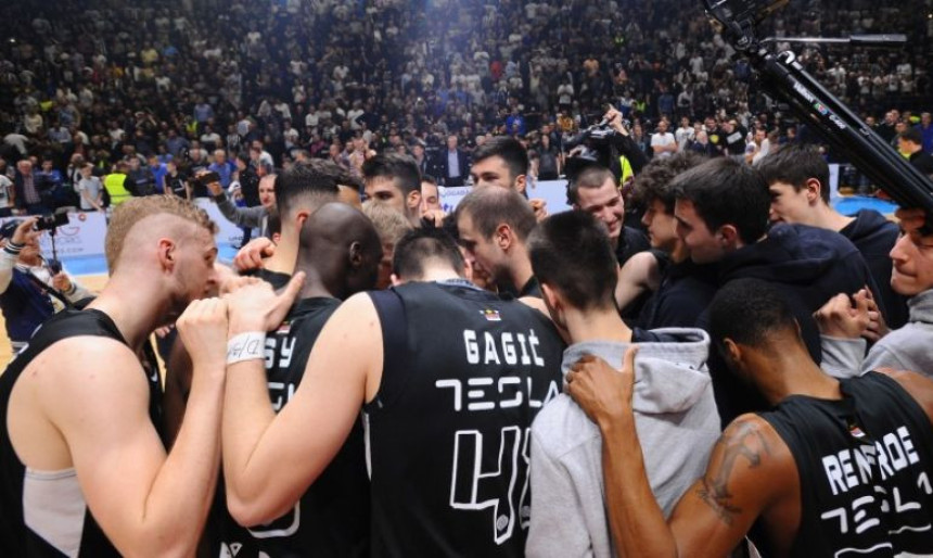 Прича: То је Партизан чекао!