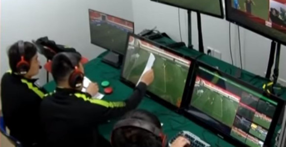 Video: Ne može VAR da radi bez papira!