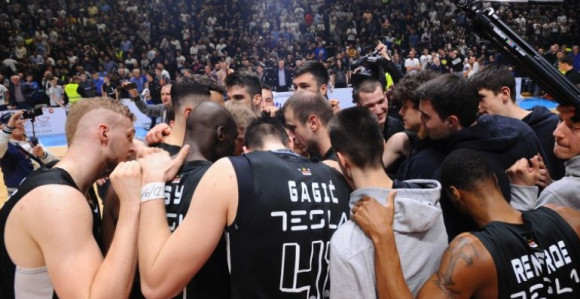 Прича: То је Партизан чекао!