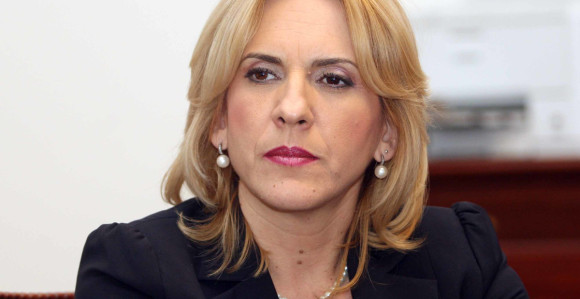 Влада СНСД-а удара на већину 