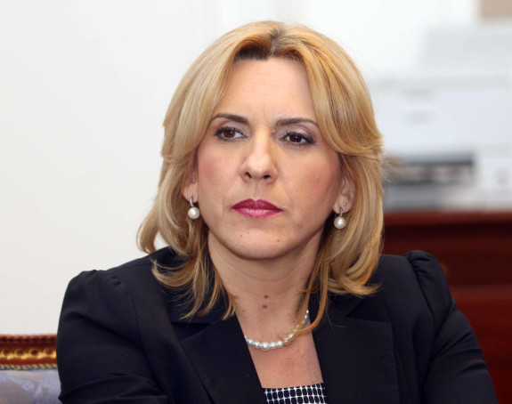 Vlada SNSD-a udara na većinu 