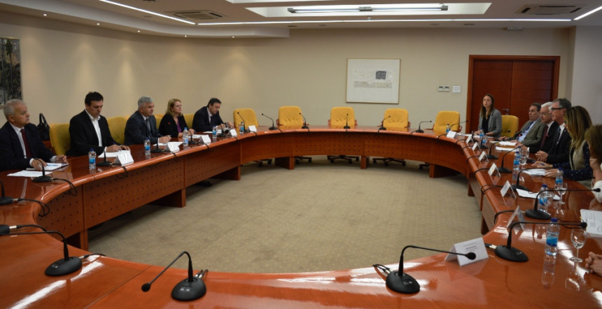 Parlament vrši ustavnu ulogu