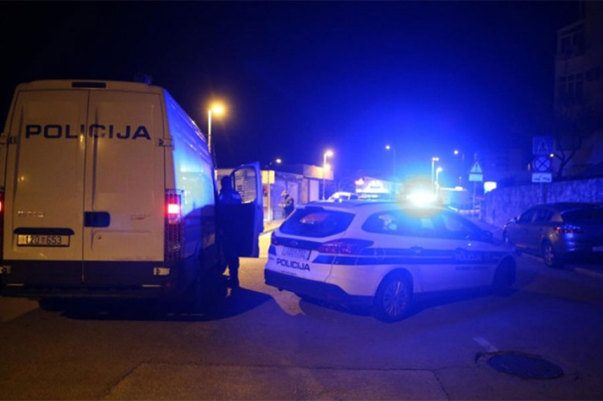 Pucali na kombi s migrantima