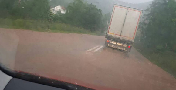 "Krvava" kiša padala kod Pala