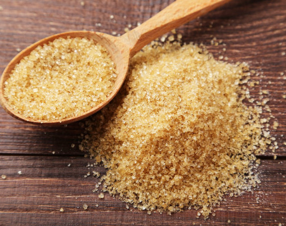 Да ли је жути шећер заиста здравији од бијелог?