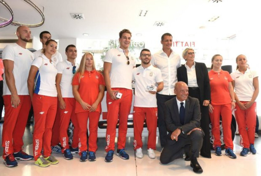 Štefaneku i vaterpolistima po automobil!