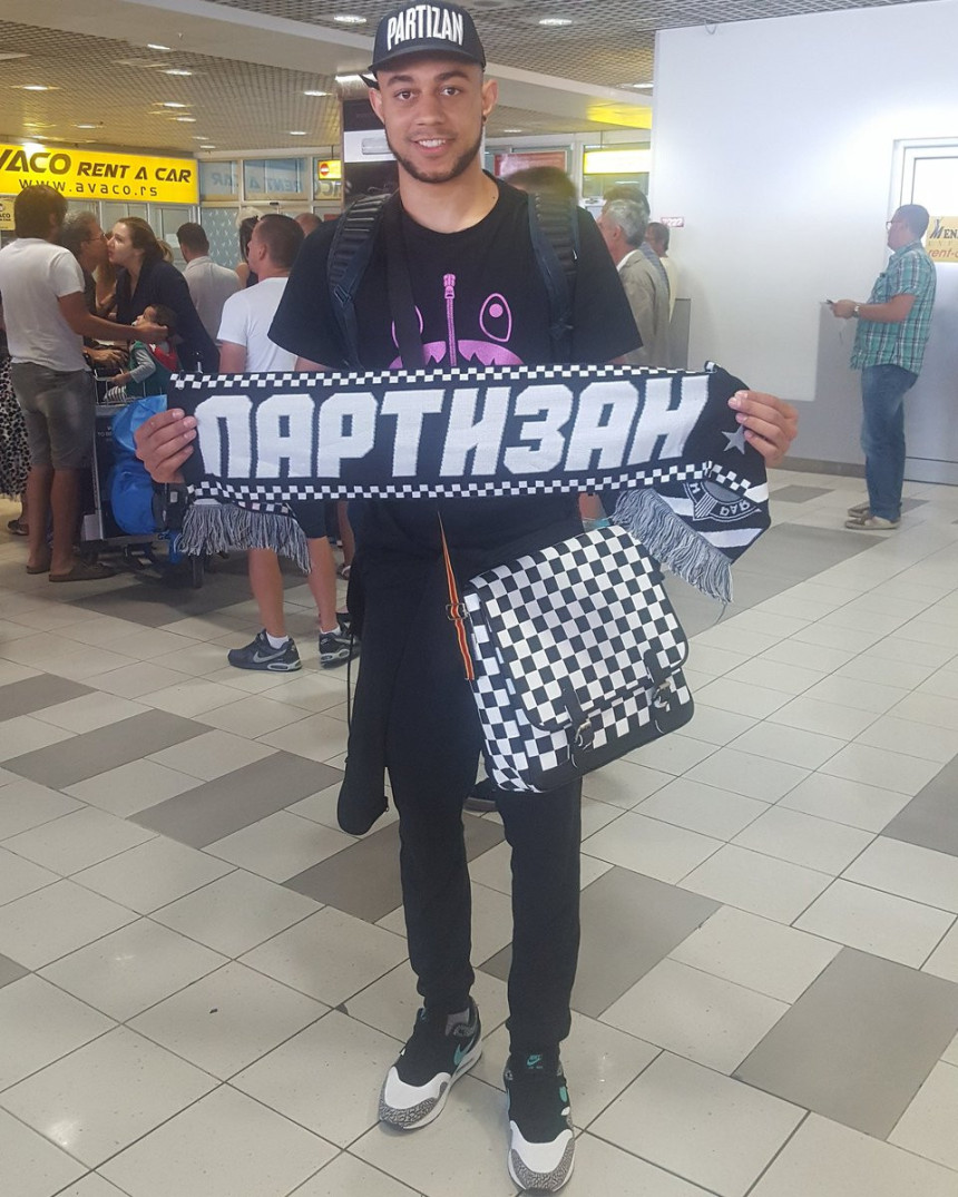 Црно-бијели стајлинг новог плејмејкера Партизана...