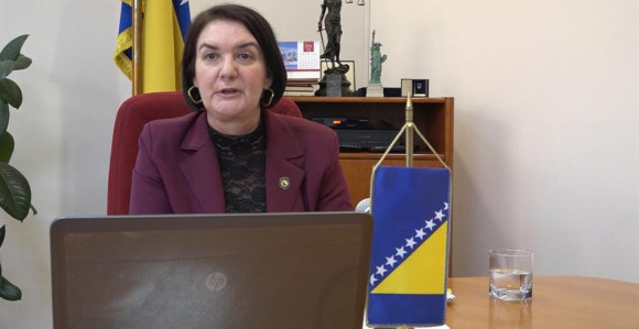 Smiriti tenzije u javnosti