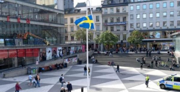 Švedski policajac uboden nožem