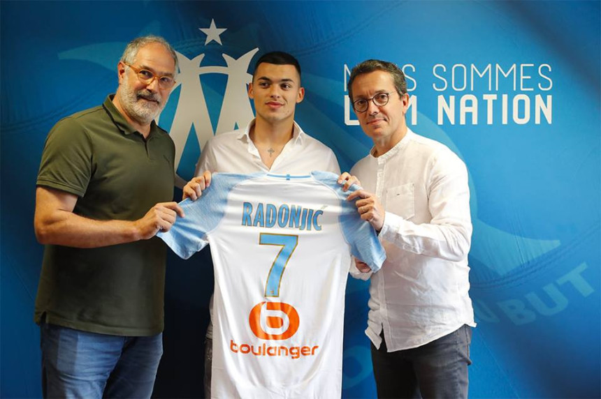 Видео: Французи дочекали Радоњића!
