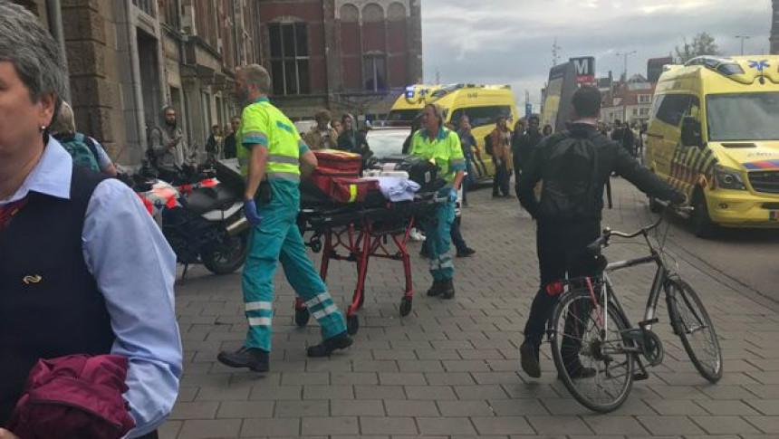 Holandija: Nožem napao prolaznike
