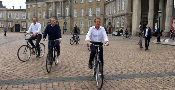 Makron biciklom obilazio grad