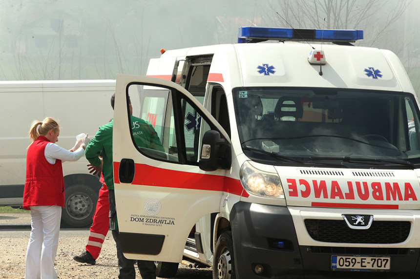 Muškarac preminuo nakon što ga je prignječila mašina