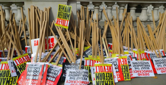 Protesti građana protiv premijera Borisa Džonsona