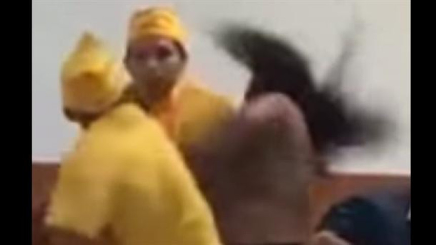 Kuvar prebio pijanu gošću usred kafane