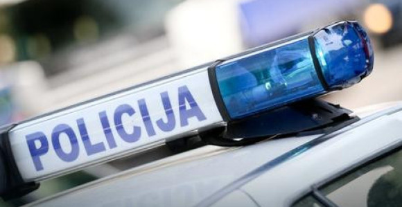 Branio snahu, pa dobio batina od sina