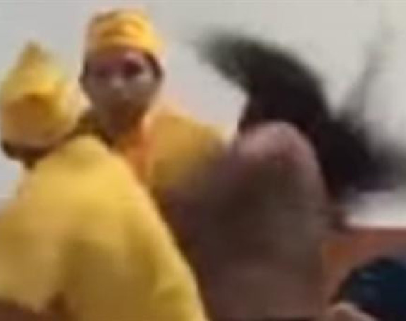 Kuvar prebio pijanu gošću usred kafane