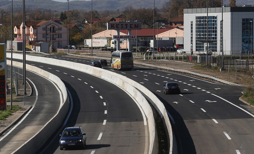 Возачи одахнули, уклоњене кућице