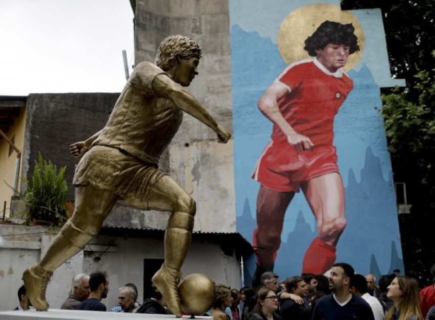 Maradona dobio statuu za rođendan!