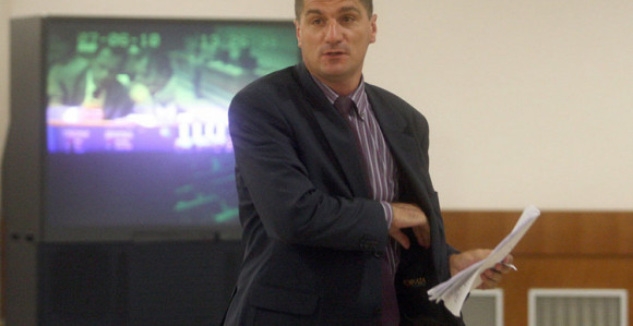 ''Glavu dajem, a fotelju ne dam''