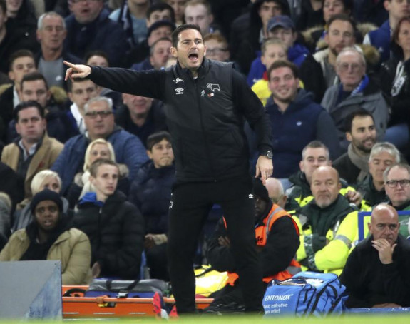 Liga kup: Lampard se vratio na Bridž i namučio Čelsi!