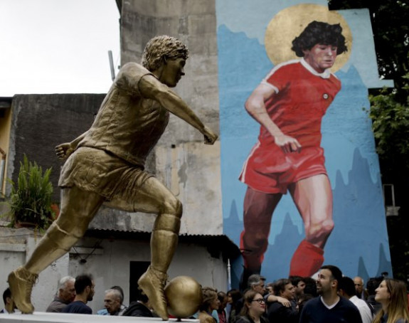 Maradona dobio statuu za rođendan!