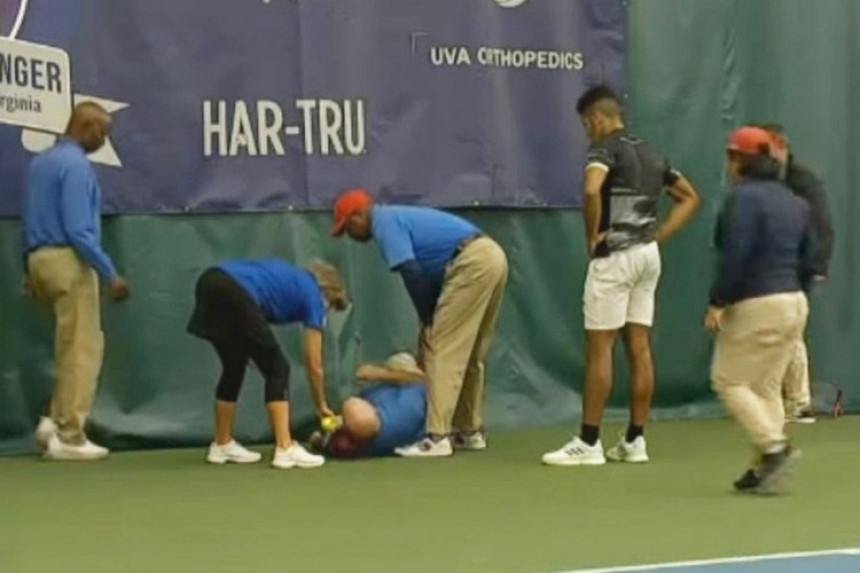 Teniser krvnički reketom pogodio sudiju