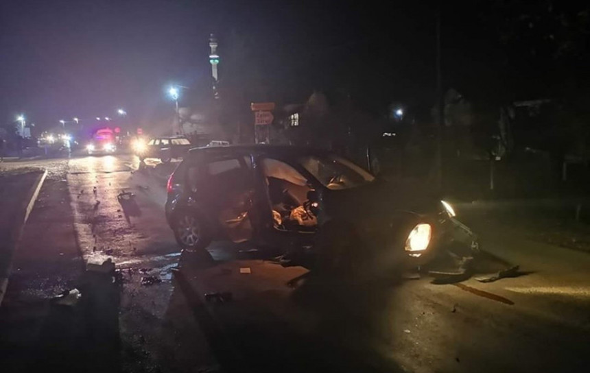 Сударила се 4 аутомобила-тешко повријеђен младић