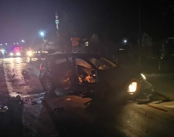 Sudarila se 4 automobila-teško povrijeđen mladić