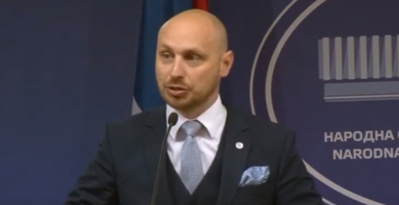 Nije istina da napuštam stranku